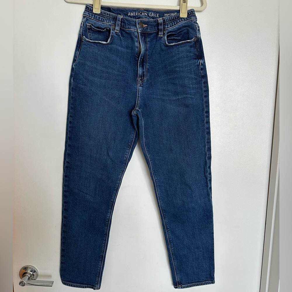 American Eagle size 4 mom jeans